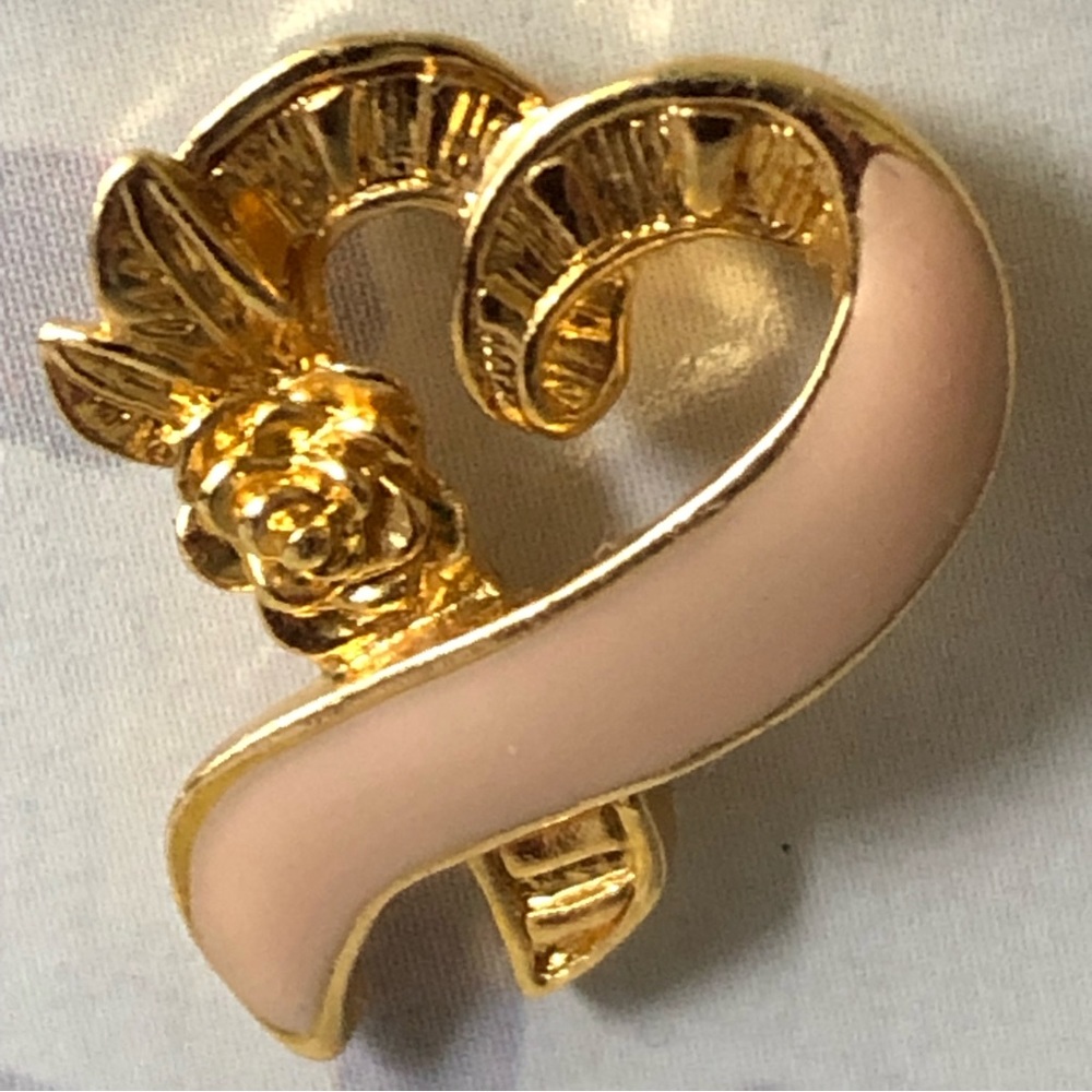 EUC Vintage Goldtone Rose/Pink Enamel Heart Earrings - Picture 2 of 4